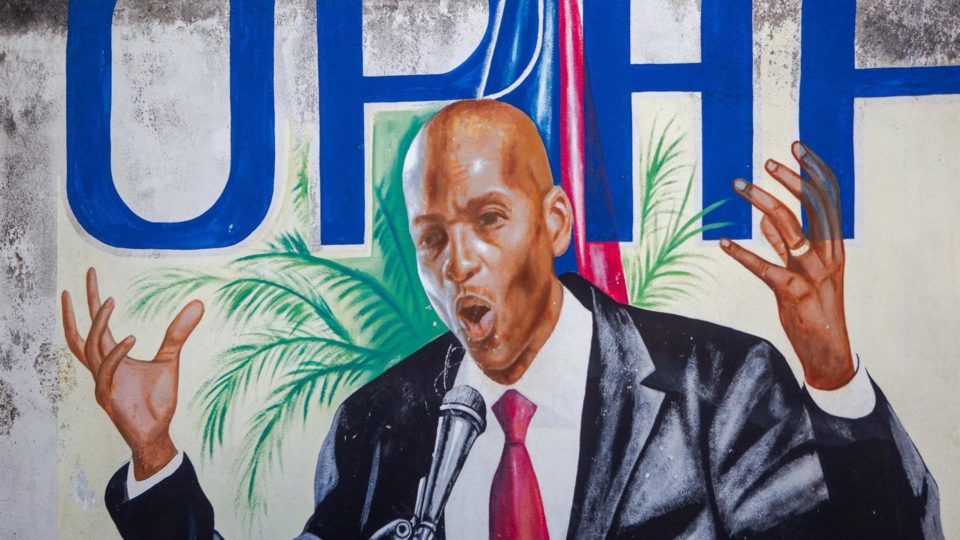 A miopia sobre o papel brasileiro no extorquido Haiti Mural com a imagem do presidente do Haiti, Jovenel Moïse, em Porto Príncipe
