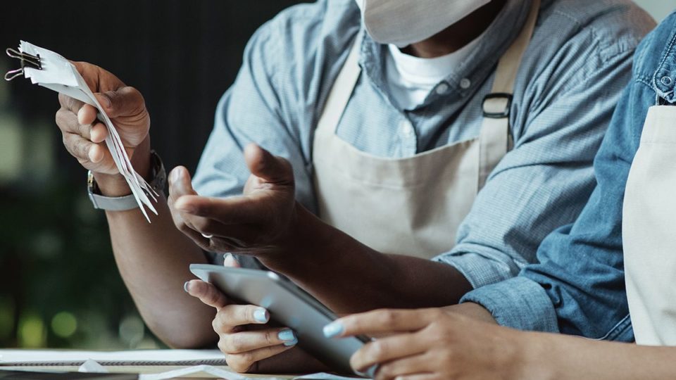 Confiança pela retomada do faturamento nos restaurantes chega níveis pré-pandêmicos Recuperação restaurantes