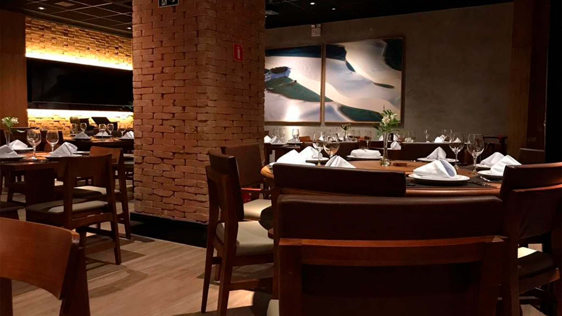 Restaurante Conceito Barigui é uma das seis unidades que seguem o modelo compacto da rede Coco Bambu no Brasil