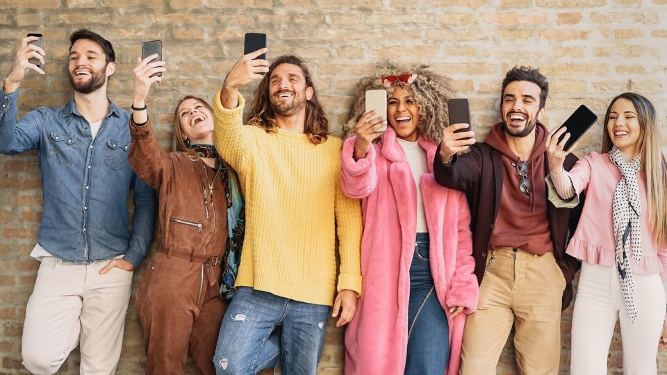 Temos uma geração de jovens idiotas discutindo com os próximos idiotas jovens Os millennials, que iam mudar o mundo, acordaram para o fato de que, na verdade, são a geração mais deprimida e pobre do mundo