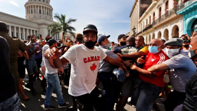 Após os protestos, o que falta para a ditadura cubana cair? - Vimarsana News