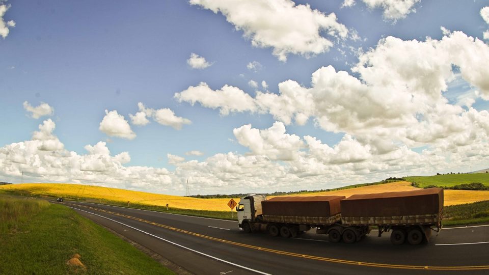 Volume de serviços cresce no Paraná, mas abaixo da média nacional Transportes foram a atividade com maior crescimento no estado no acumulado do ano