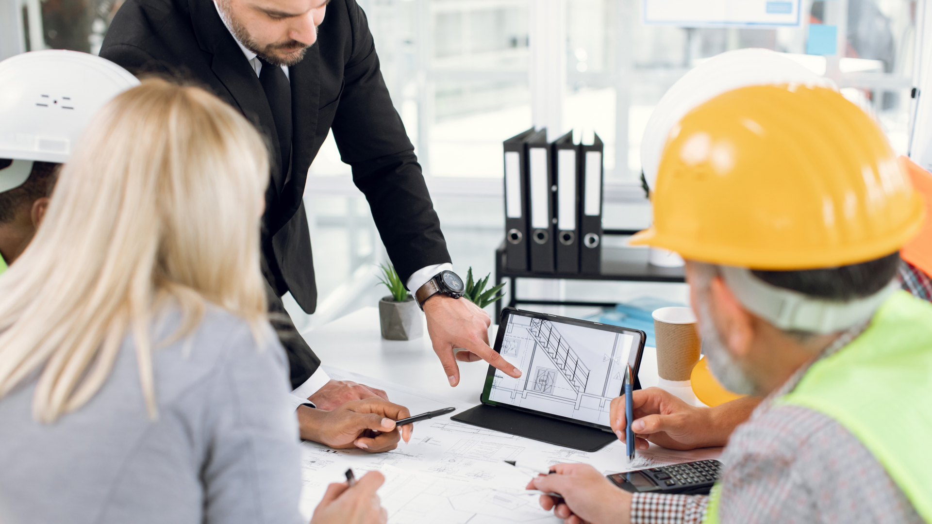 Acompanhar projetos arquitetônicos pode ser um desafio para empresários e diretores.