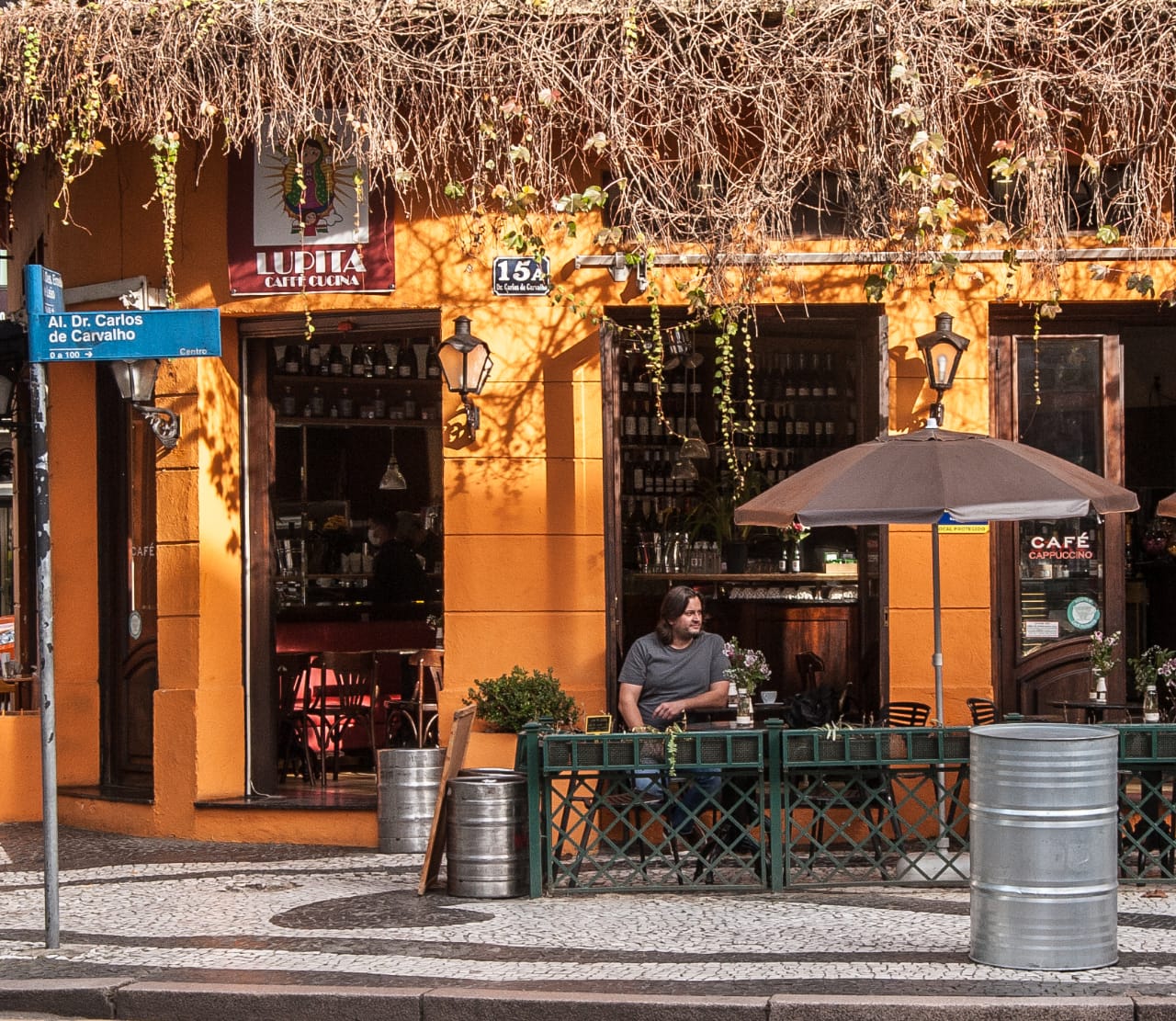 Dudu Sperandio acaba de abrir também o Lupita, um café no centro de Curitiba. Dudu Sperandio acaba de abrir também o Lupita, um café no centro de Curitiba.