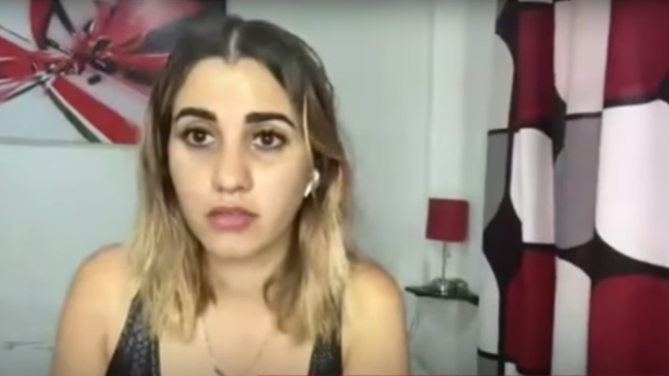 Youtuber cubana é detida durante entrevista ao vivo Youtuber cubana Dina Stars foi levada pela polícia durante entrevista ao vivo