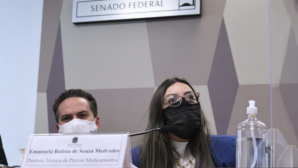 Alvo da CPI da Covid, Precisa Medicamentos não entregou vacinas a clínicas, diz jornal A diretora da Precisa, Emanuela Medrades na cpi da covid