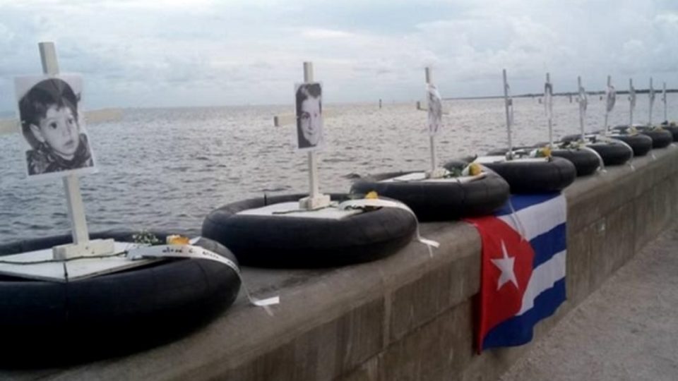 Cuba: a ditadura simpática Memorial em homenagem aos mortos no ataque ao rebocador 13 de Marzo, com cubanos que tentavam fugir do país.