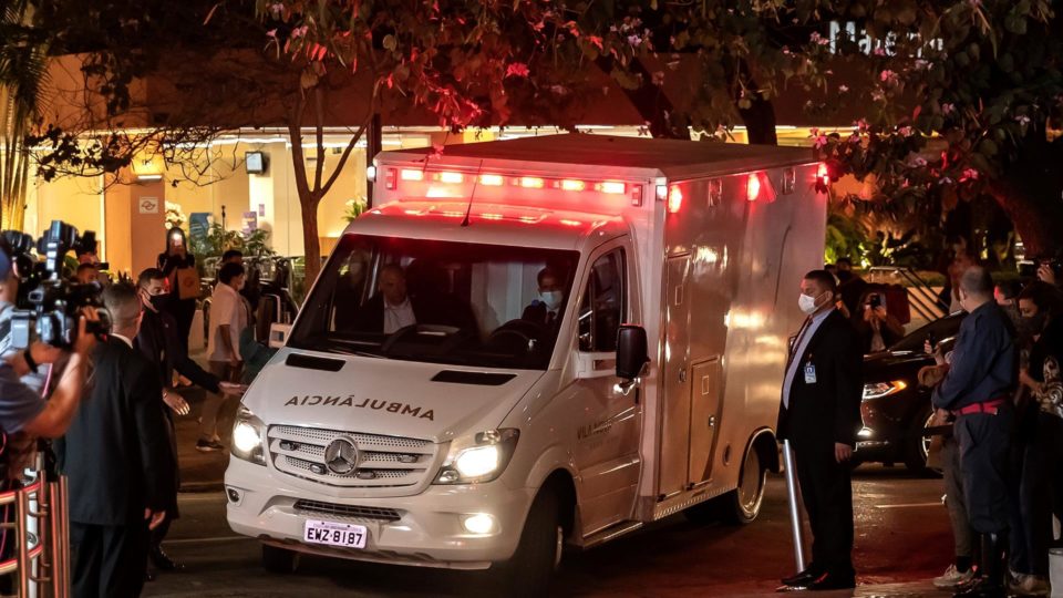 Bolsonaro faz exames em São Paulo e pode ser submetido a cirurgia de emergência Bolsonaro internado
