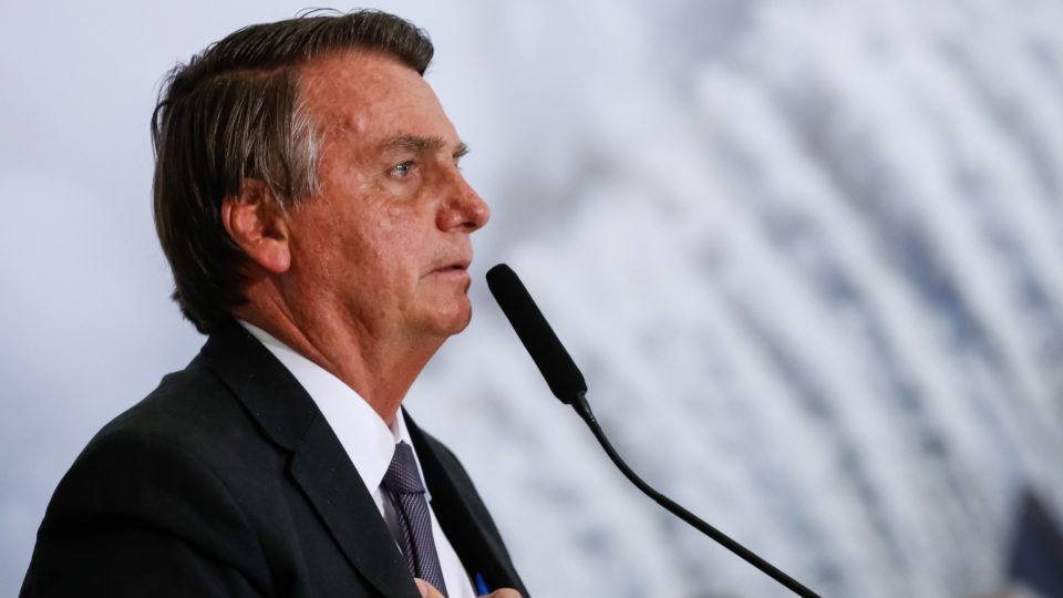 Bolsonaro critica valor do fundão eleitoral, mas não afirma se irá vetar