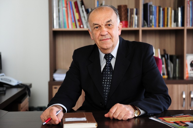 Conselho de reitores propõe ampla reforma do ensino superior e interferência mínima do MEC Conselho de reitores propõe ampla reforma do ensino superior com interferência mínima do MEC