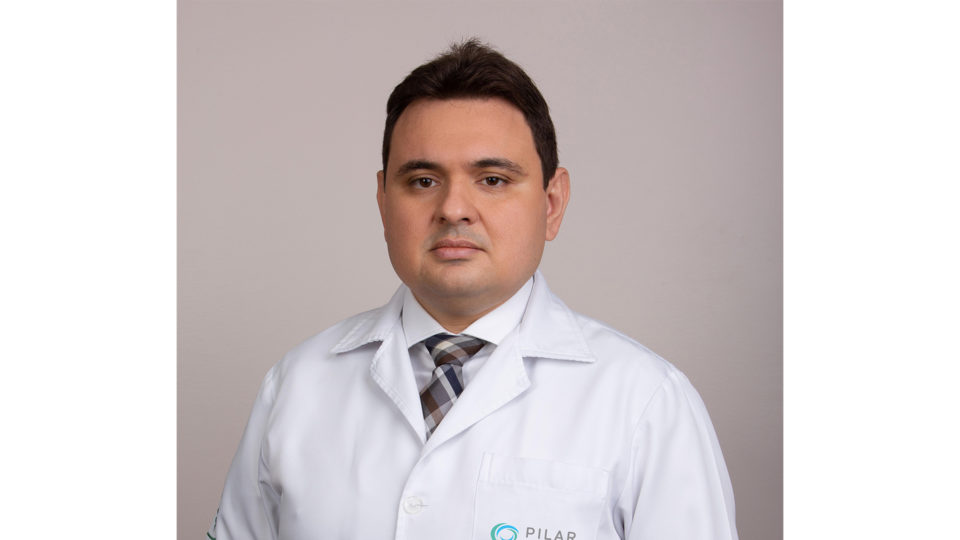 O Dr. Jonas Lenzi é ortopedista e especialista em cirurgia da coluna em Curitiba, com experiência para tratar dores nas costas