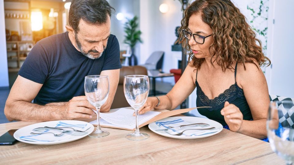 Tíquete-médio dos restaurantes cresce mais que volume de vendas em 2 meses venda restaurante