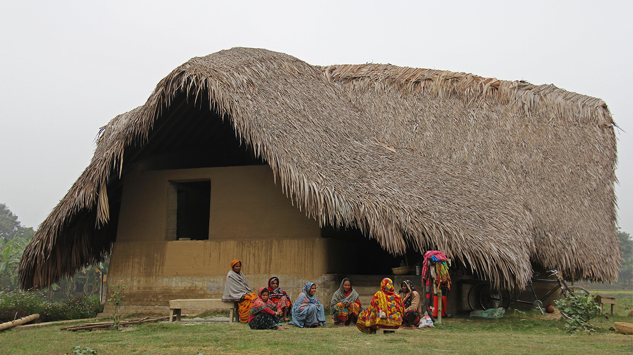 Uma das casas feitas de barro para o resort ecológico de Panigram, no maior mangue aéreo do mundo, localizado em Bangladesh. Uma das casas feitas de barro para o resort ecológico de Panigram, no maior mangue aéreo do mundo, localizado em Bangladesh.