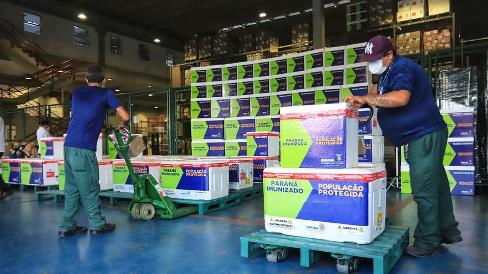 Paraná chega a 2 milhões de pessoas totalmente vacinadas Lotes de vacinas destinadas ao Paraná.