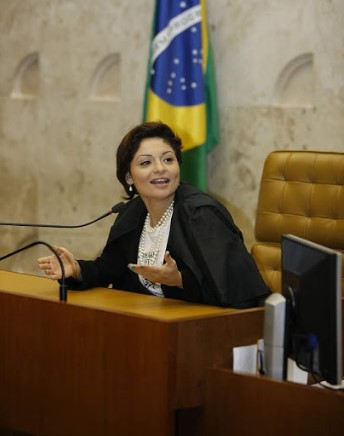 Fotomontagem comprovando que eu fico muito melhor de toga do que o ministro indicado. Fotomontagem comprovando que eu fico muito melhor de toga do que o ministro indicado.