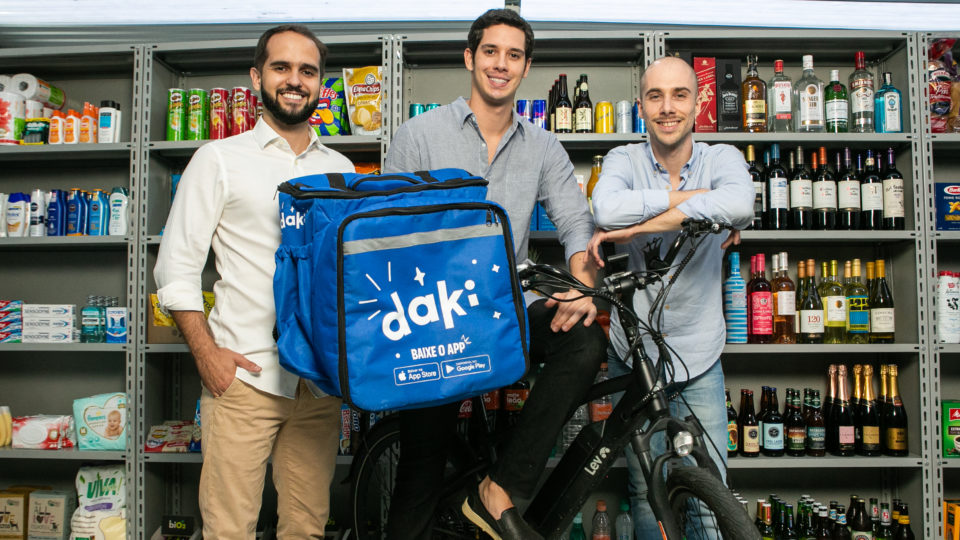 Para entregar compras em até 15 minutos, startup Daki capta US$ 170 milhões Rodrigo Maroja, Rafael Vasto e Alex Bretzner, fundadores da Daki.