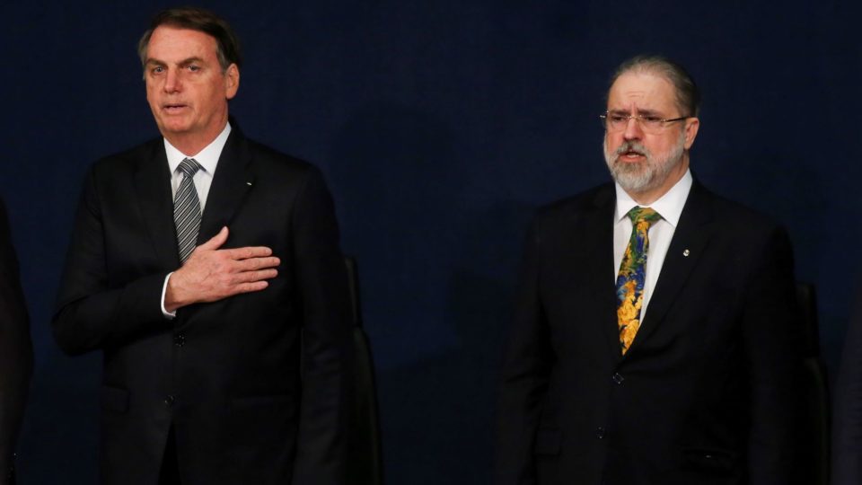 Adversários de Bolsonaro chamaram Aras de "serviçal" do presidente