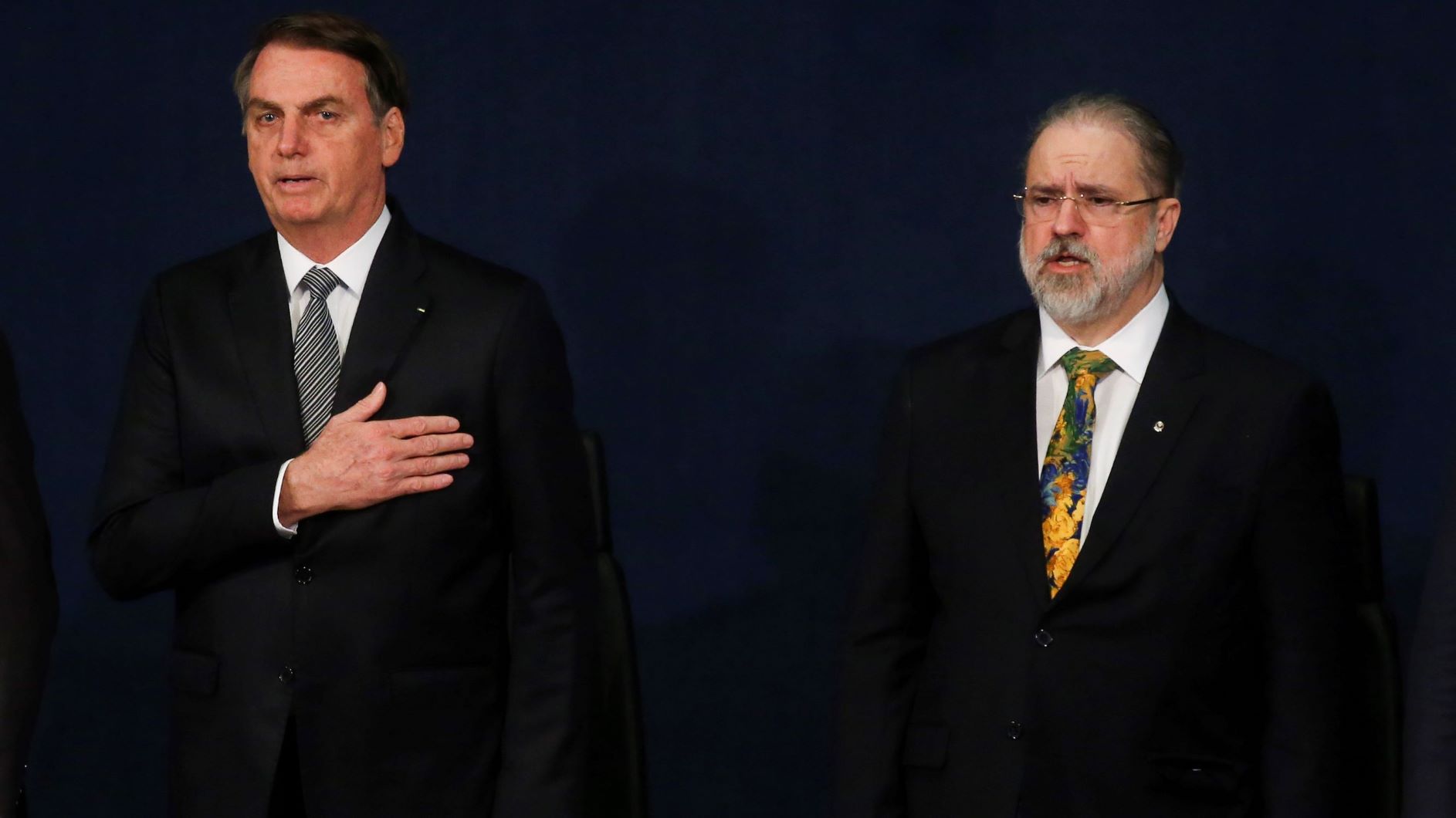 Adversários de Bolsonaro chamaram Aras de "serviçal" do presidente