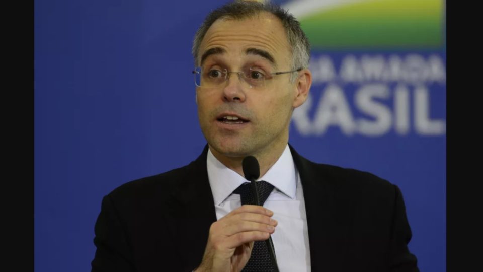 Eduardo Girão cobra sabatina de André Mendonça no Senado Em carta aberta, entidades ressaltam qualificações e repudiam as declarações preconceituosas dirigidas a André Mendonça.