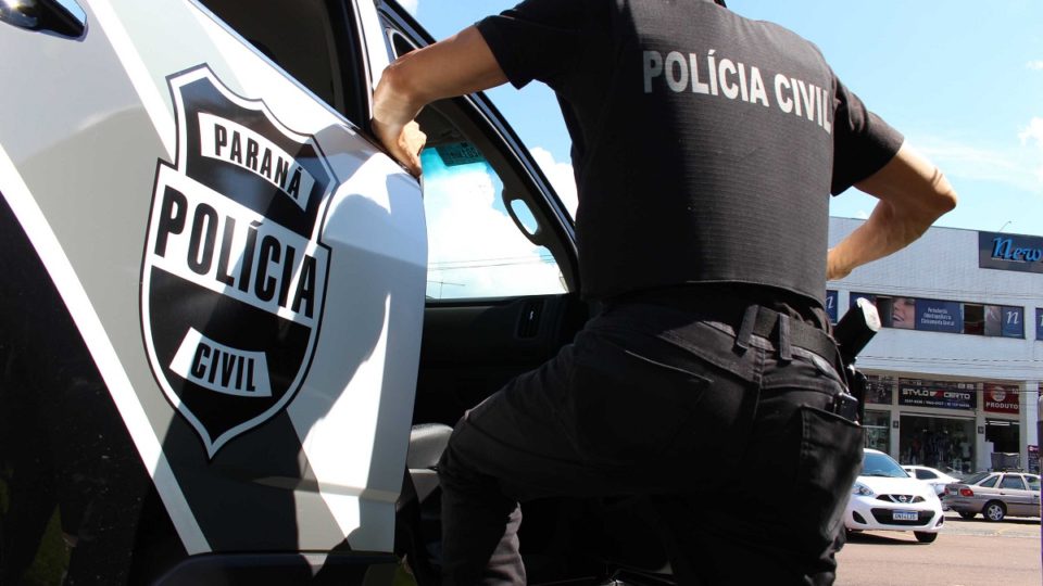 Polícia prende 22 suspeitos de roubos a fazendas e empresas no interior do Paraná Polícia prende 22 suspeitos de roubos a fazendas e empresas no interior do Paraná
