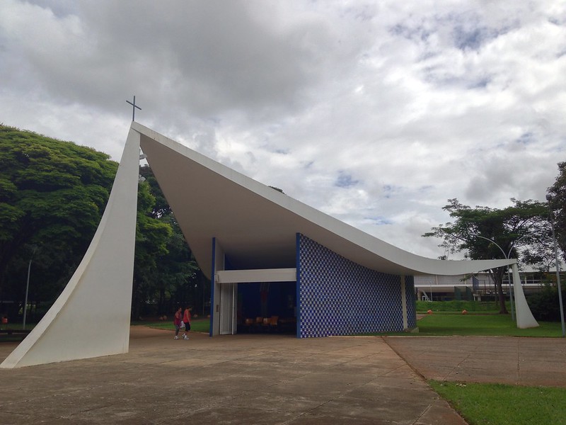 Igrejinha Nossa Senhora de Fátima, integrante do conjunto de obras de Niemeyer em Brasília. Igrejinha Nossa Senhora de Fátima, integrante do conjunto de obras de Niemeyer em Brasília.