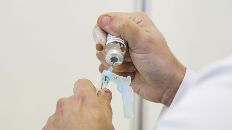 Curitiba retoma vacinação com primeira dose; confira agenda de quinta (22) Curitiba retoma vacinação com primeira dose; confira agenda de quinta (22)