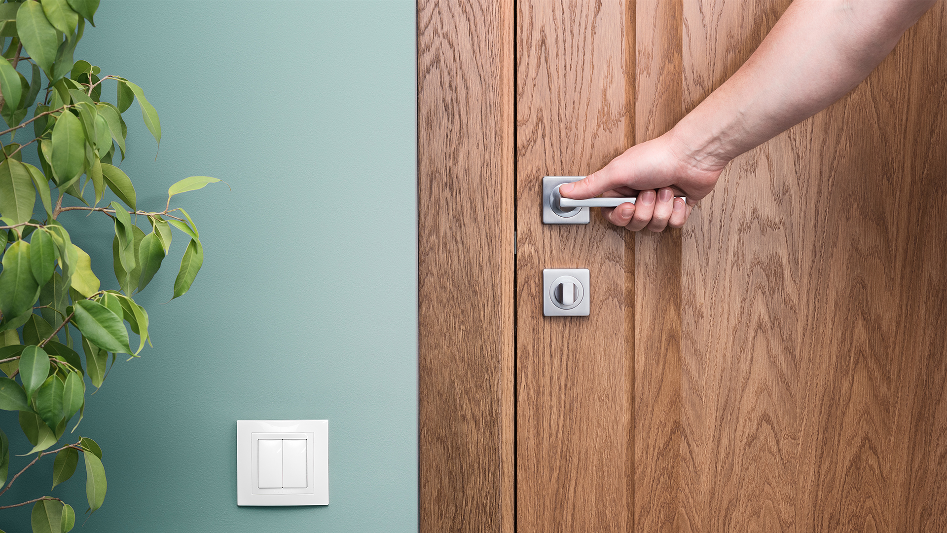 Charmosas e versáteis, portas de madeira transitam do elegante ao rústico oferecendo segurança e sofisticação