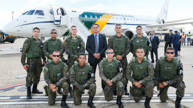 Bolsonaro torra R$ 8 milhões em viagens para agradar militares e policiais - Vimarsana News
