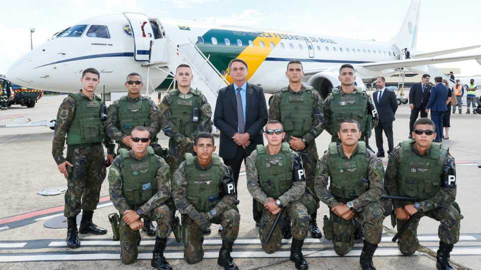 Bolsonaro torra R$ 8 milhões com viagens para agradar militares, policiais e evangélicos militares