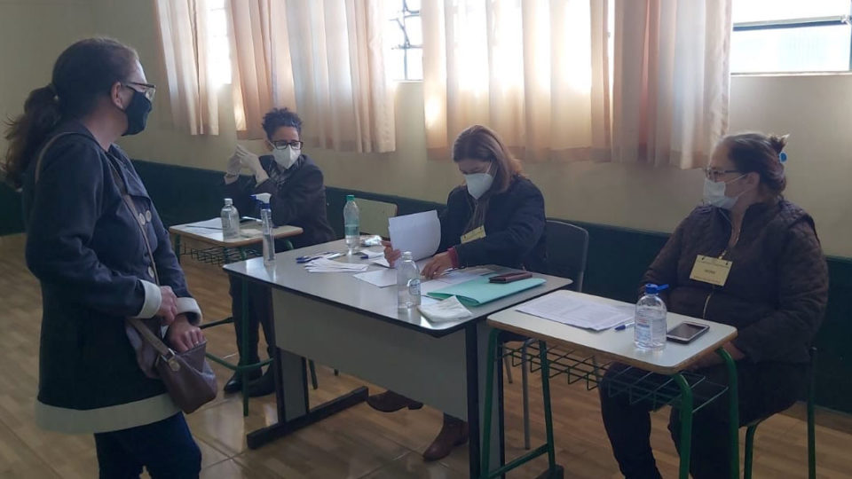Escolas estaduais realizam segunda votação para eleger diretores Escolas estaduais realizam segunda votação para eleger diretores