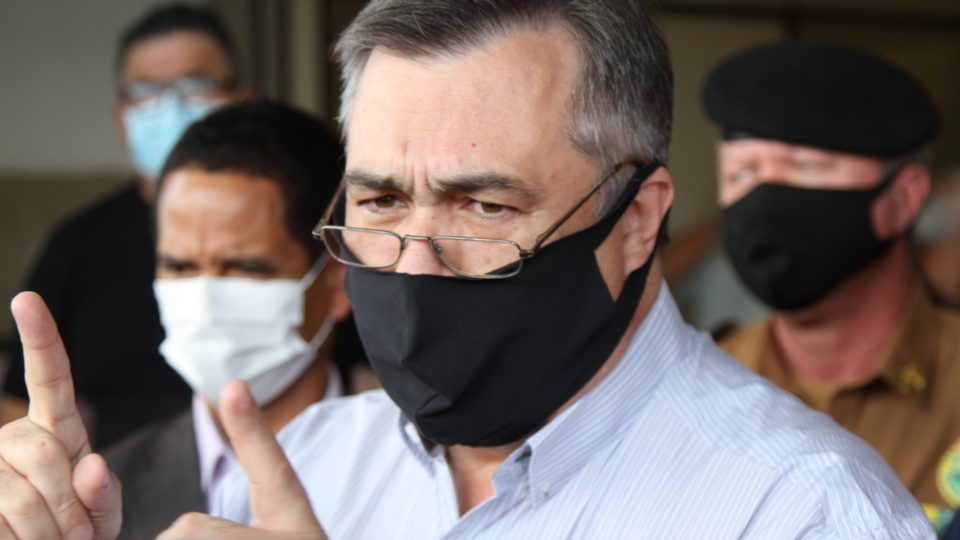 Secretário diz que espera cerca de 3 milhões de doses ao longo de agosto Secretário de Estado da Saúde no Paraná, Beto Preto