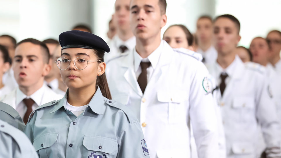 Alunos de escola cívico-militar em cerimônia no Palácio do Planalto, em Brasília.