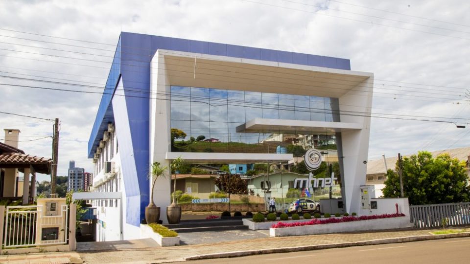 Empresa de SC avança em provedores de internet do Paraná Mhnet