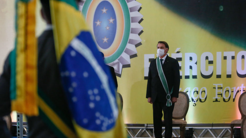 Com base na interpretação do jurista Ives Gandra Martins, Bolsonaro não poderia usar as Forças Armadas evocando o artigo 142 da Constituição para resolver crise com o STF.