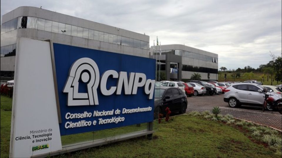 Plataformas do CNPq estão fora do ar; agência nega boatos de perda de dados CNPq nega perda de dados da Plataforma Lattes, mas página continua fora do ar .