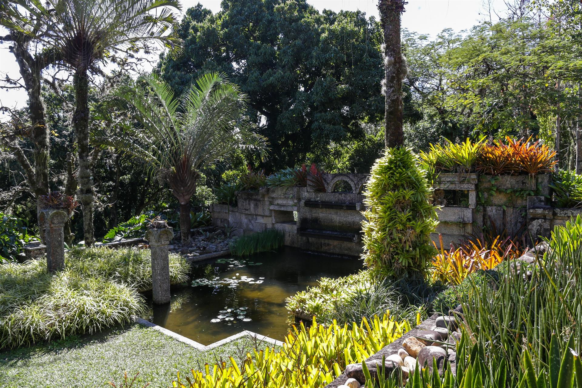 Mais de 3,5 mil espécies compõem os jardins. Mais de 3,5 mil espécies compõem os jardins.