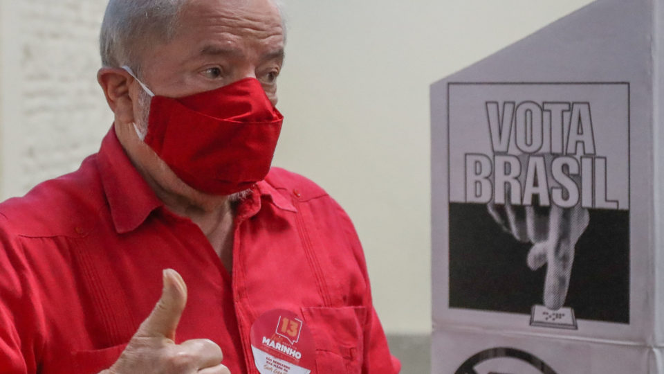 Datafolha: Lula continua como favorito nos cenários de 1º e 2º turno Tudo seria muitíssimo diferente se fosse Lula, e não Bolsonaro, a fazer campanha pela PEC 135, a PEC do Voto Auditável.