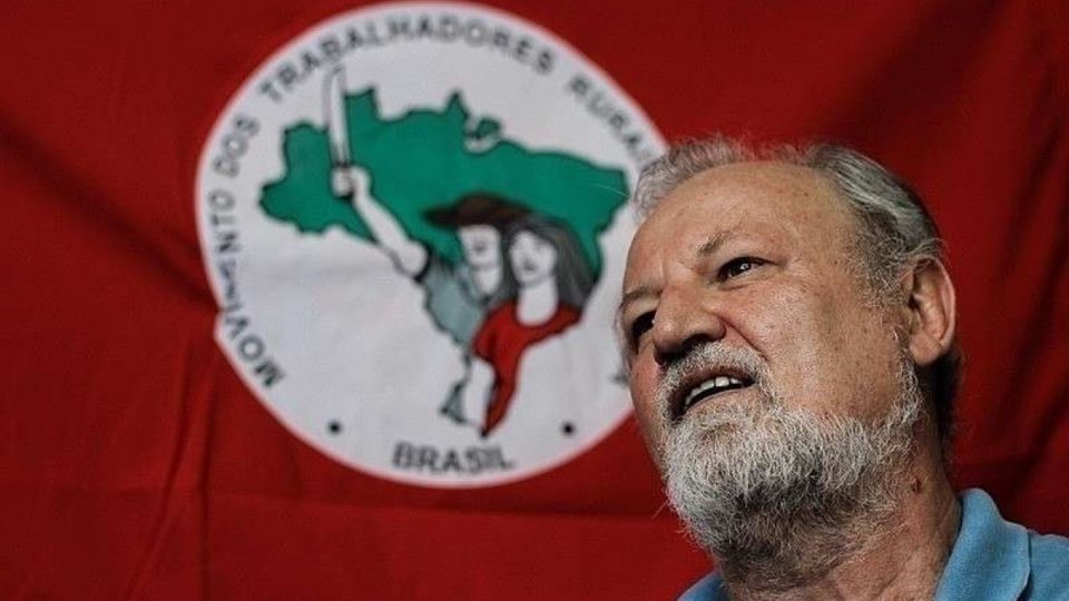 Invasão na Bolsa: MST se rende ao mercado financeiro João Pedro Stédile, um dos principais líderes do MST, comemorou a operação chamando-a de “revolução”.