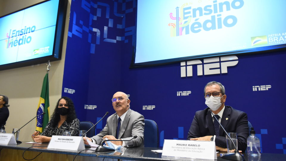 Perto de entrar em vigor, novo ensino médio esbarra em falta de estrutura Ministro da Educação, Milton Ribeiro, durante anúncio do cronograma do novo ensino médio.