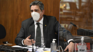 Senador do PT vai apresentar requerimento contra Jair Renan na CPI O senador Rogério Carvalho (PT-SE)