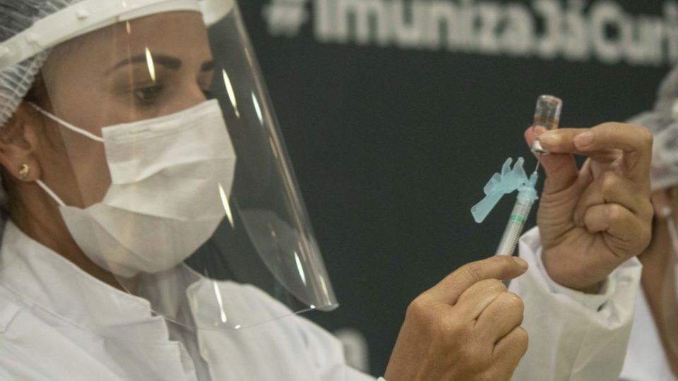 Nesta segunda, Curitiba vacina com a primeira dose apenas gestantes e puérperas A capital paranaense atenderá nesta segunda-feira (16) com a primeira dose apenas gestantes e puérperas.