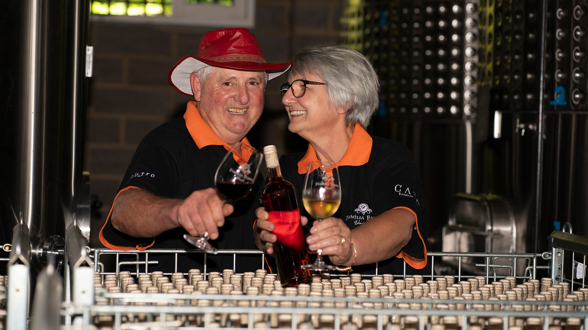 Até hoje, a família acompanha de perto a produção dos vinhos, que já foram premiados nacional e internacionalmente