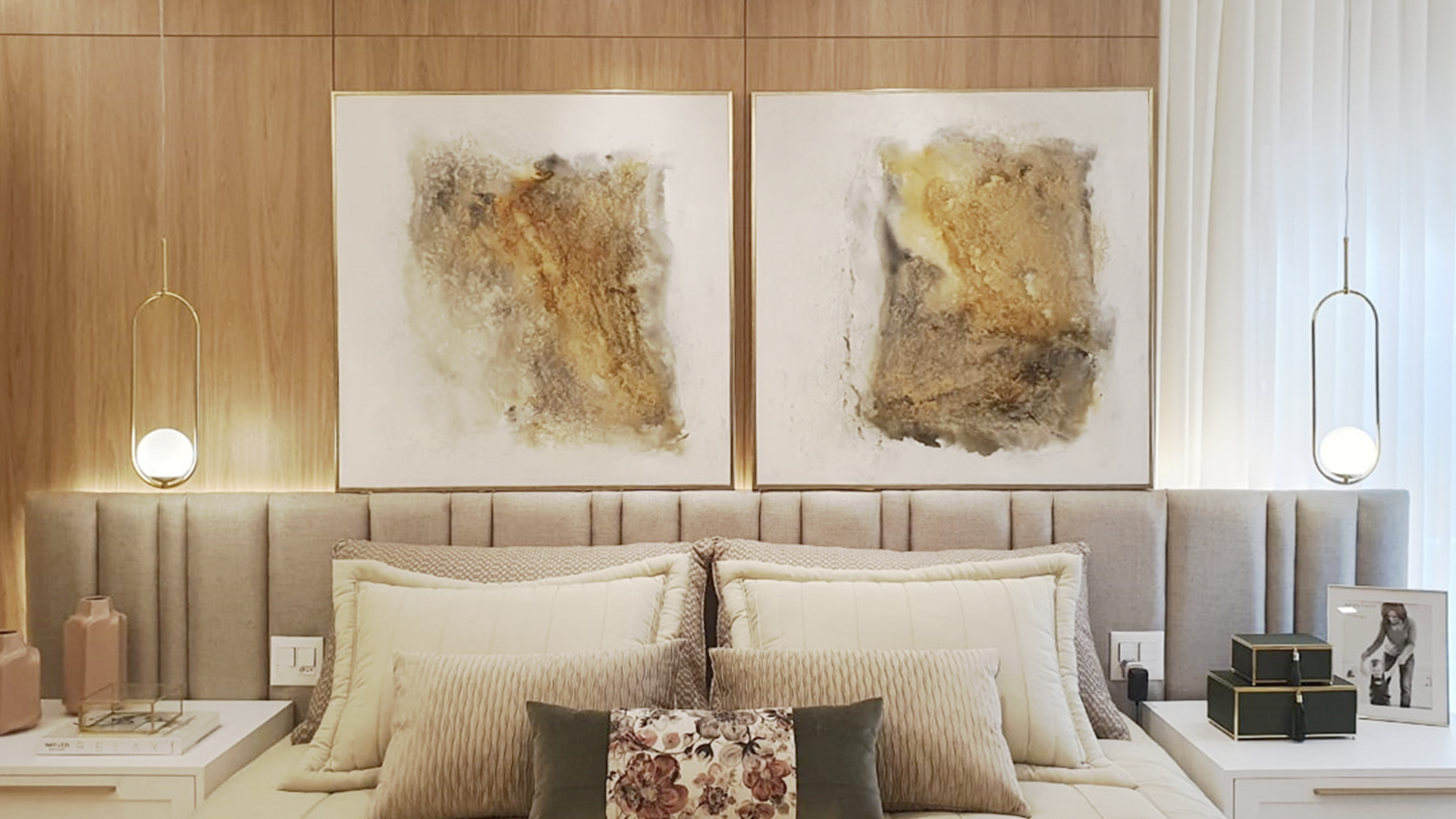 Travesseiros com alta resiliência, como os de látex 100% natural, e roupas de cama macias e confortáveis ajudam a ter uma noite revigorante.