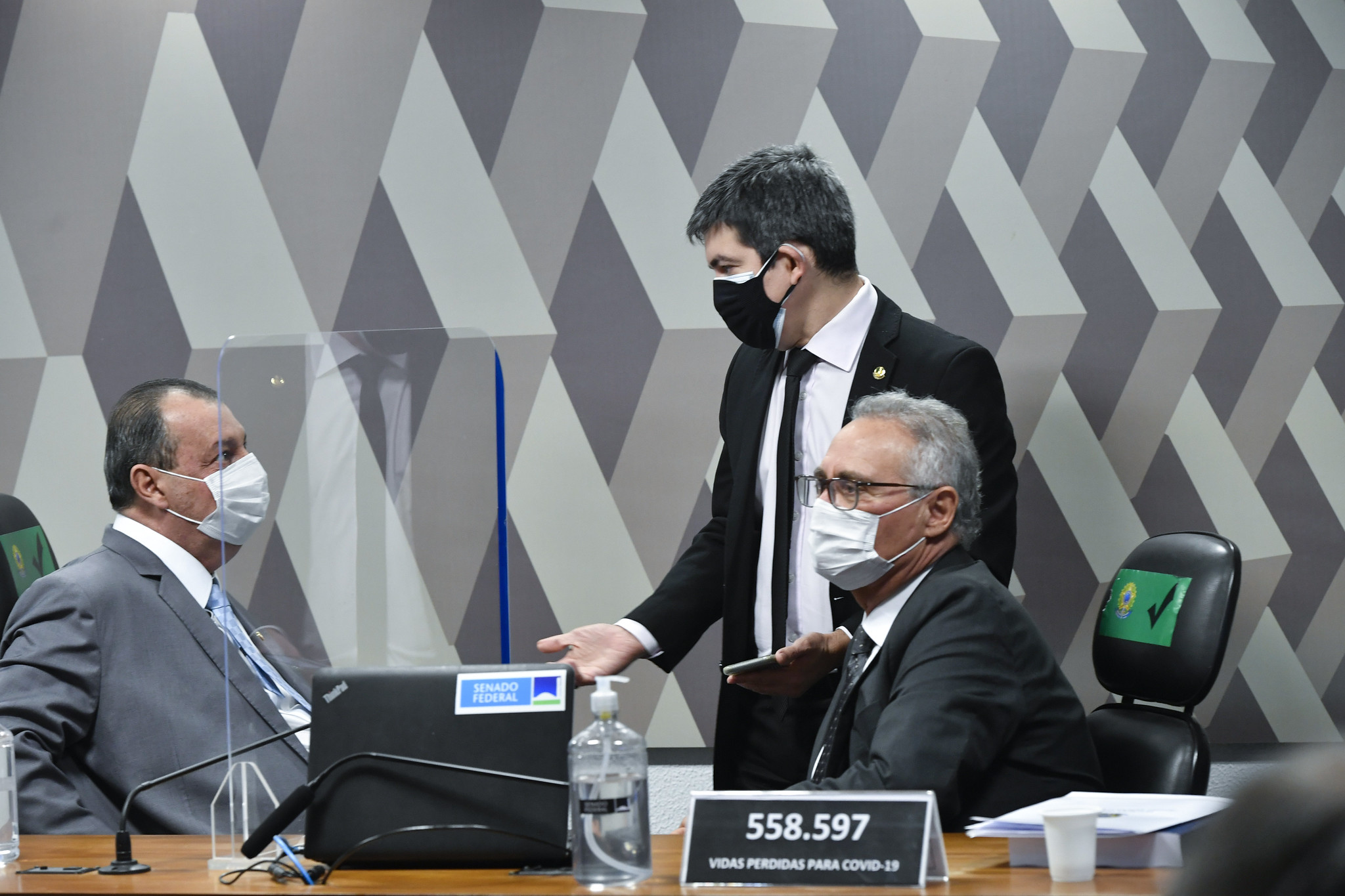 A cúpula da CPI: o presidente Omar Aziz, o vice Randolfe Rodrigues e o relator Renan Calheiros