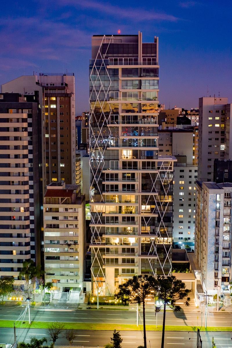 Llum, da Laguna, que fica no bairro do Batel, foi eleito o edifício mais sustentável do mundo. Llum, da Laguna, que fica no bairro do Batel, foi eleito o edifício mais sustentável do mundo.