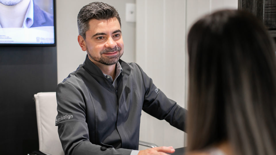 A contenção Vivera é alternativa estética para não utilizar aparelho novamente, mas é fundamental que seja feita a partir da avaliação de um ortodontista experiente.