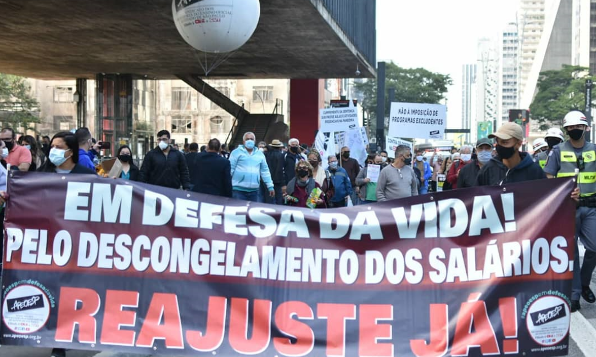 Sindicato tenta impedir volta às aulas presenciais até que servidores recebam 2ª dose da vacina