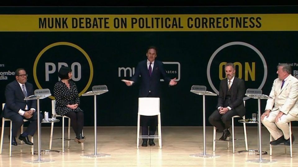 O politicamente correto em debate (ou quase) Michael Eric Dyson, Michelle Goldberg, Jordan Peterson e Stephen Fry no Debate Munk sobre o politicamente correto, realizado em 2018.
