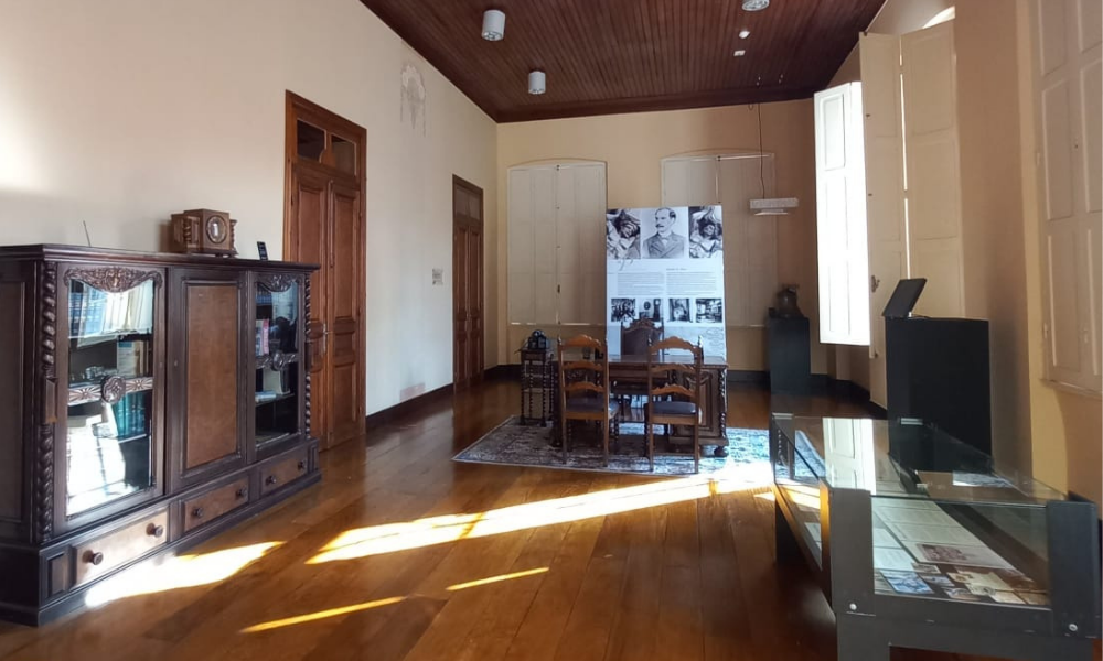 A sala Cândido de Abreu pode ser visitada nas visitas guiadas do Passeio Público. A sala Cândido de Abreu pode ser visitada nas visitas guiadas do Passeio Público.