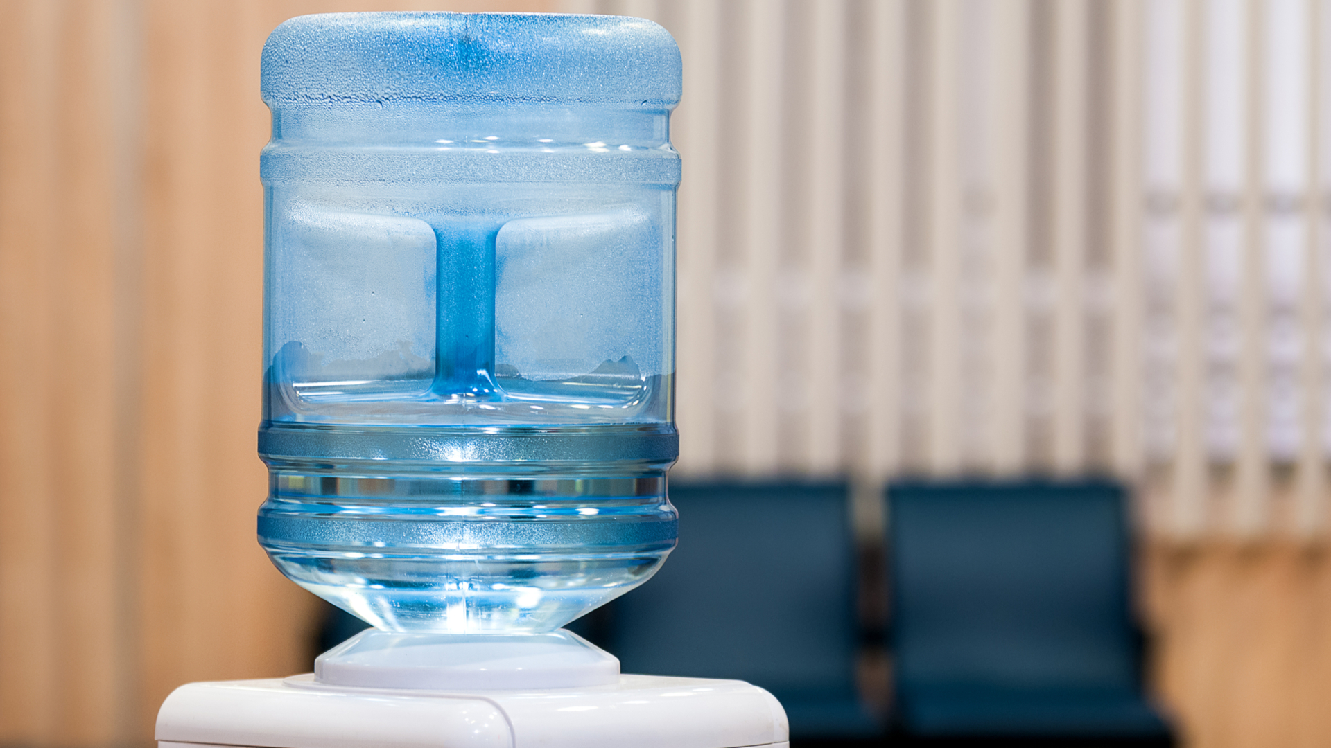 Água no trabalho é essencial não apenas para a saúde dos colaboradores, como também para seu desempenho cognitivo e produtividade